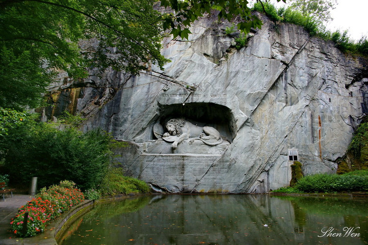 世界上最傷感、最感人的石雕—盧森之獅【原創】 - 晚霞映天 - 晚霞映天的博客