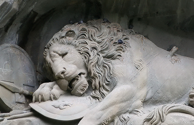 世界上最傷感、最感人的石雕—盧森之獅【原創】 - 晚霞映天 - 晚霞映天的博客