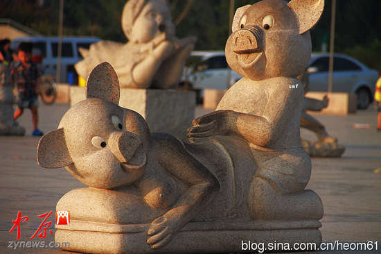 第八名:鄭州中原福塔前石雕