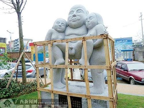 第七名:廣西桂林“扶老”雕塑